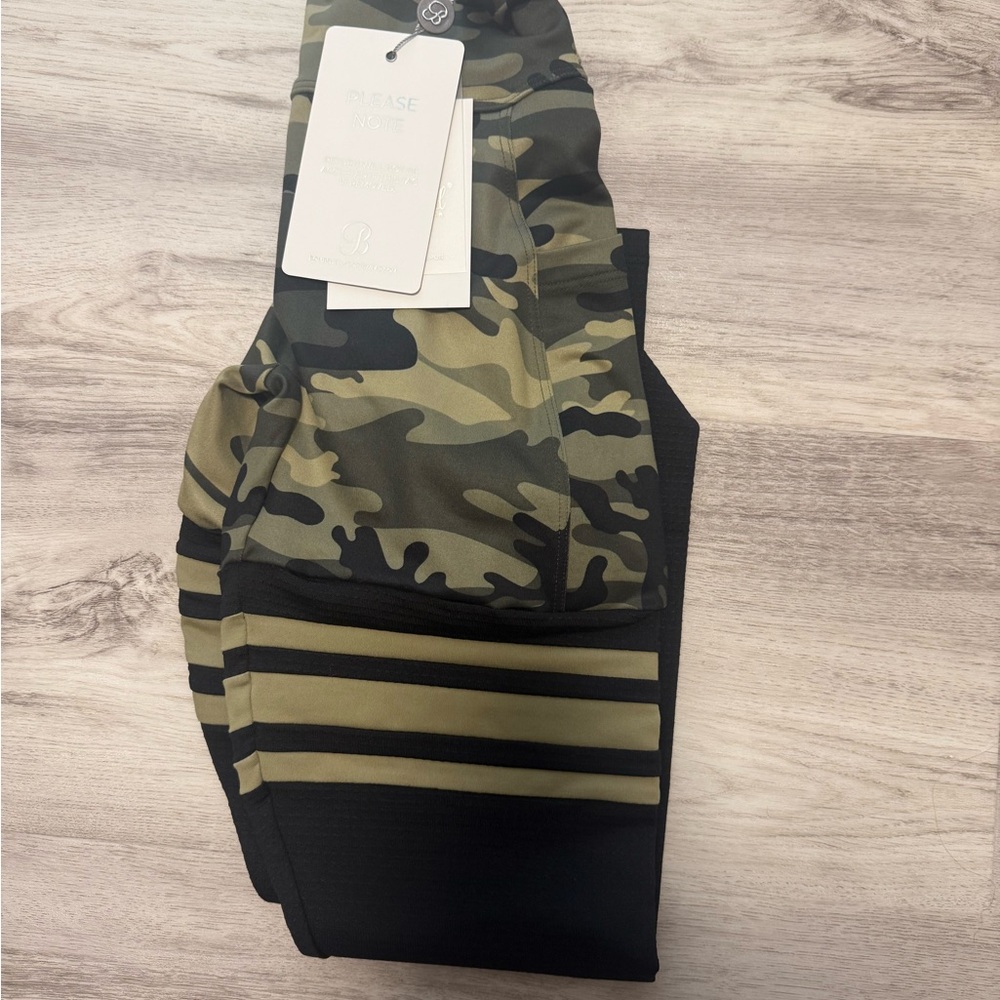 Set Bombshell Sportswear Camouflage and Black Leggings